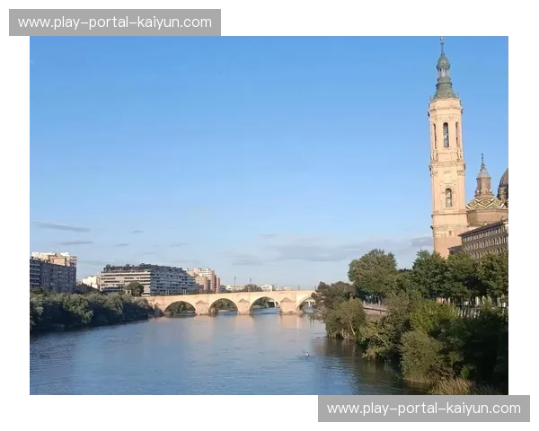 萨拉戈萨租借罗马,德罗西边路补强策略见效 萨拉戈萨租借罗马,德罗西边路补强策略见效